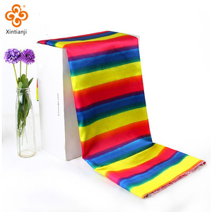 <span class=keywords><strong>Pas</strong></span> <span class=keywords><strong>cher</strong></span> <span class=keywords><strong>patchwork</strong></span> impression Arc-En-polyester satin tissu pour robe colorée - Product Image 1