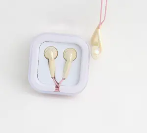 रंगीन सुरुचिपूर्ण हीरा दिल के आकार में कान ईरफ़ोन के लिए माइक्रोफोन के साथ लड़कियों के लिए बच्चों के लिए मोबाइल फोन