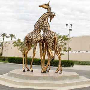 Estatua de jirafa de bronce grande con cabeza hacia arriba