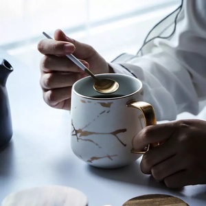 Royal Style Unique Fancy Gold Handle Coffee Ceramic <strong>Mug</strong> with <strong>Wooden</strong> Lid - Product Image 2