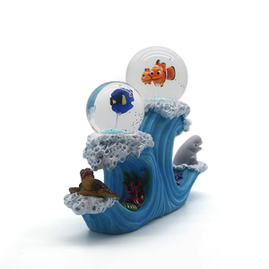 كرة مياه من زجاج المحيط SnowGlobe مخصصة للأطفال كديكورات داخلية لهدايا السفر تذكارات قطرها 10 سم