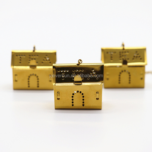 Filtre à thé en acier inoxydable en forme de <span class=keywords><strong>maison</strong></span> plaqué <span class=keywords><strong>or</strong></span> avec chaîne - Product Image 2