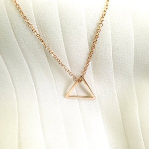 Alta calidad chapado en oro 14k minimalismo diseño de la geometría COLLAR COLGANTE Trilateral forma colgante collar - Product Image 2