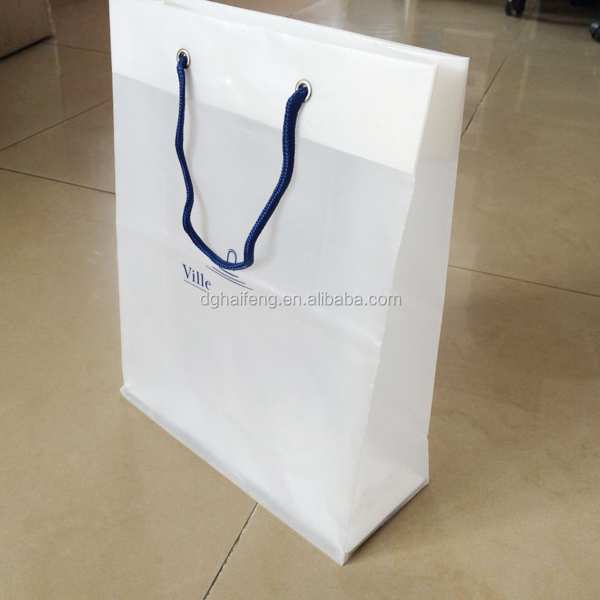 Rope Handle Bag HDPE Material Plastic Gift Bag Cardboard Bottom Rope Carry  Bag