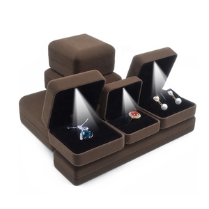 Bán buôn tùy chỉnh nhung đồ trang sức bao bì hộp nhỏ Led Light Up Hộp nhẫn với ánh sáng - Product Image 5