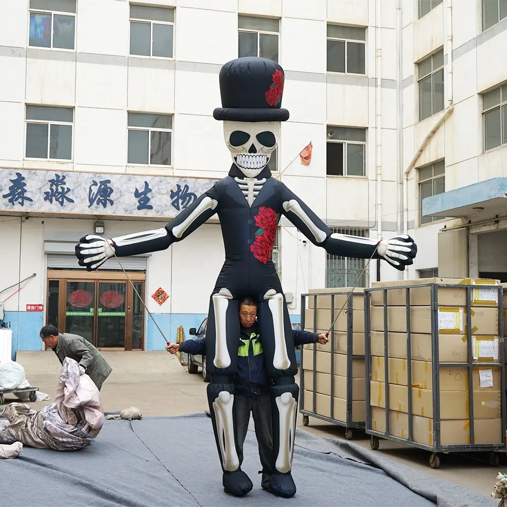 Desfile de Halloween a pie inflable humanos cráneo cabeza desfile de inflables iluminación respaldo esqueleto humano marioneta