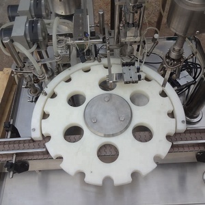 Độ chính xác cao Tự động plc-kiểm soát <span class=keywords><strong>Spray</strong></span> rót chai và đóng nắp máy cho mũi phun nước hoa nước giải khát tại Trung Quốc - Product Image 2