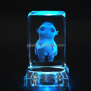 K9 Artesanías de cristal en blanco 3D Personajes de dibujos animados grabados con láser Luces LED Decoración de Navidad Cubo de cristal - Product Image 3