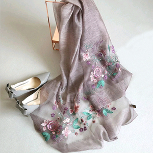 Vrouwen nieuwe ontwerp ponchos borduurwerk kasjmier luxe bloem poncho sjaal <span class=keywords><strong>cape</strong></span> voor vrouwen poncho - Product Image 6