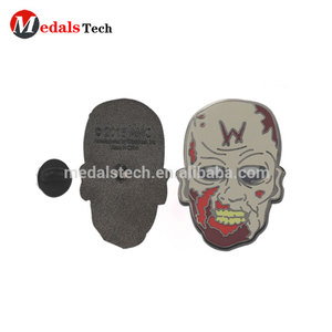 Venta al por mayor de Metal esmalte duro película tema de halloween pin de solapa insignias - Product Image 1