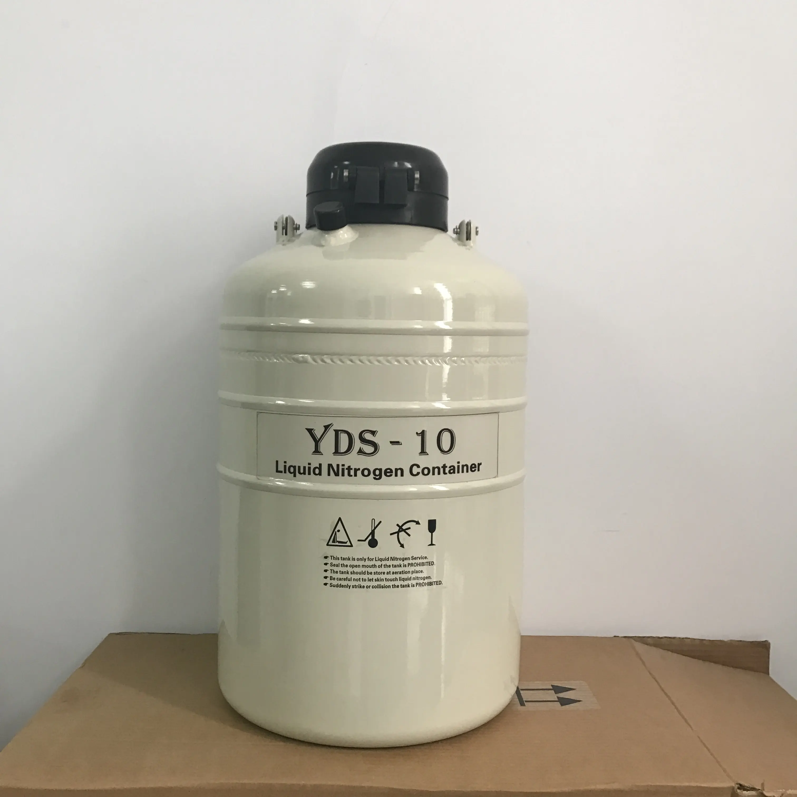 Flüssigkeit stickstoff tank container mit hautpflege schönheit ausrüstungen
