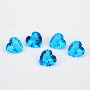Perles en forme de coeur diamant artificiel foncé aigue-marine en verre pierre - Product Image 6