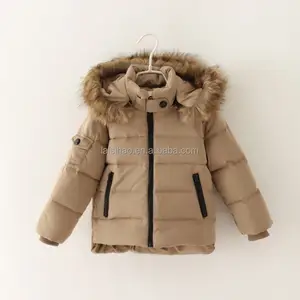 パーカー付き男の子の冬のジャケットヨーロッパで最も売れている子供服