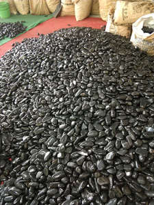 Roca de Río de Cera de alta temperatura de 3-5cm, adoquines y guijarros de piedra pulida negra oscura - Product Image 2