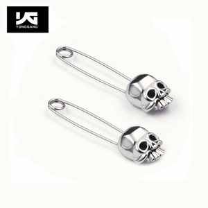 Nuovi Uomini <span class=keywords><strong>Orecchini</strong></span> In Acciaio Pin di Sicurezza in Acciaio Testa Del Cranio <span class=keywords><strong>Orecchini</strong></span> Irregolare <span class=keywords><strong>Orecchini</strong></span> per Le Donne e Gli Uomini Dei Monili - Product Image 1