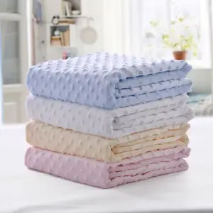 100% Polyester alma bebek battaniye yenidoğan bebek battaniye toptan yumuşak peluş Minky nokta örme düz bebek battaniye ve kundaklama