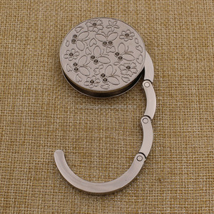 Móc Treo Ví Tinh Tế/Móc Ví Có Thể Gập Lại/Giá Đỡ Túi Xách Tròn Với Bướm - Product Image 2