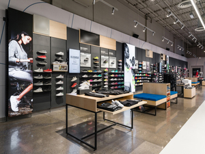 Rak Display Sepatu Olahraga Pria, Desain Interior Toko Tampilan Dinding