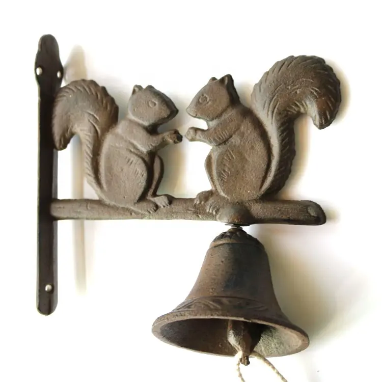 Gietijzeren ambachten vintage gietijzer eekhoorn ontwerp wall mounted bell voor tuin decoratie