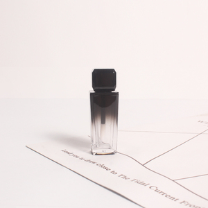 Tubo de brillo de labios de plástico para cosméticos, botella de brillo de labios grande con logotipo personalizado, envase vacío para lápiz labial - Product Image 6