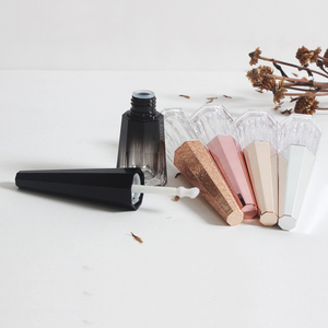 Hộp Đựng Son Bóng Màu Bạc Hình Nón Bát Giác 4.5 Ml Hộp Đựng Rỗng Bằng Nhựa Màu Đen Gradient Dễ Thương Cho Mỹ Phẩm - Product Image 2