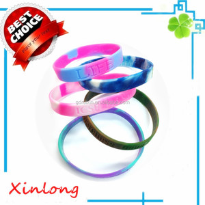 Por encargo <span class=keywords><strong>de</strong></span> <span class=keywords><strong>diferentes</strong></span> <span class=keywords><strong>colores</strong></span> mezclados camuflaje remolino pulsera <span class=keywords><strong>de</strong></span> silicona del arco <span class=keywords><strong>iris</strong></span> - Product Image 3