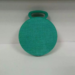 Cubierta de Tela de Colores de alta Moda <span class=keywords><strong>Altavoces</strong></span> Bluetooth Estéreo Inalámbricos con un gancho - Product Image 1