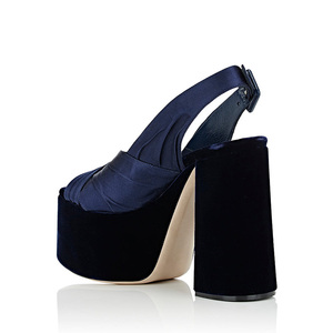 <span class=keywords><strong>Sandali</strong></span> da <span class=keywords><strong>Donna</strong></span> alla Moda con Nuovo Design Elegante, Tomaia Arricciata, Plateau Alto e Tacco a Blocco - Product Image 4