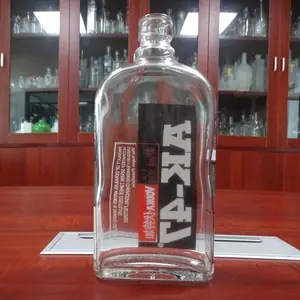 Custom Clear 500 ml Glass Bottle Alcohol Refillable Vodka Liquor Display Glass Bottle