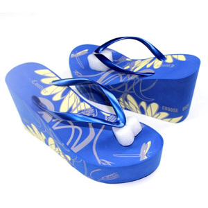 Scarpe con zeppa in pvc rosso stampa a schermo intero personalizzata pantofole con tacco alto zeppa <span class=keywords><strong>infradito</strong></span> da <span class=keywords><strong>donna</strong></span> <span class=keywords><strong>infradito</strong></span> <span class=keywords><strong>sandali</strong></span> eva moda <span class=keywords><strong>donna</strong></span> - Product Image 4