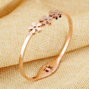 316L Rvs Manchet Rose Gold Triple Bloem Vrouwen Bangle - Product Image 2
