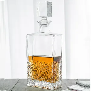 700ミリリットルLead Free Crystal Decanter Engraved Whiskey Decanter For Home Bar