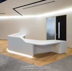Luxuosa iluminação led, superfície sólida curvada escritório lobby receptor área de mesa