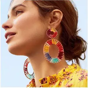 2019 Anting-Anting Tetesan Raffia Persegi Panjang Hoop Berlubang Anyaman Tangan Warna Permen Geometris Kreatif Warna-warni untuk Wanita