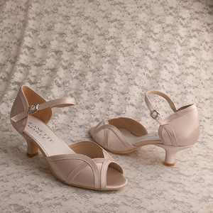 Wedopus <span class=keywords><strong>scarpe</strong></span> bianche <span class=keywords><strong>da</strong></span> <span class=keywords><strong>sposa</strong></span> con tacco basso - Product Image 3