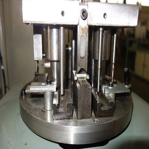 Machine <span class=keywords><strong>de</strong></span> poinçonnage et <span class=keywords><strong>de</strong></span> joints <span class=keywords><strong>de</strong></span> fenêtre, en aluminium et upsoir - Product Image 4