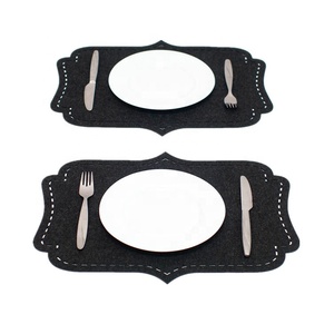 Tovaglietta moderna resistente al calore in feltro nero Premium - Product Image 2