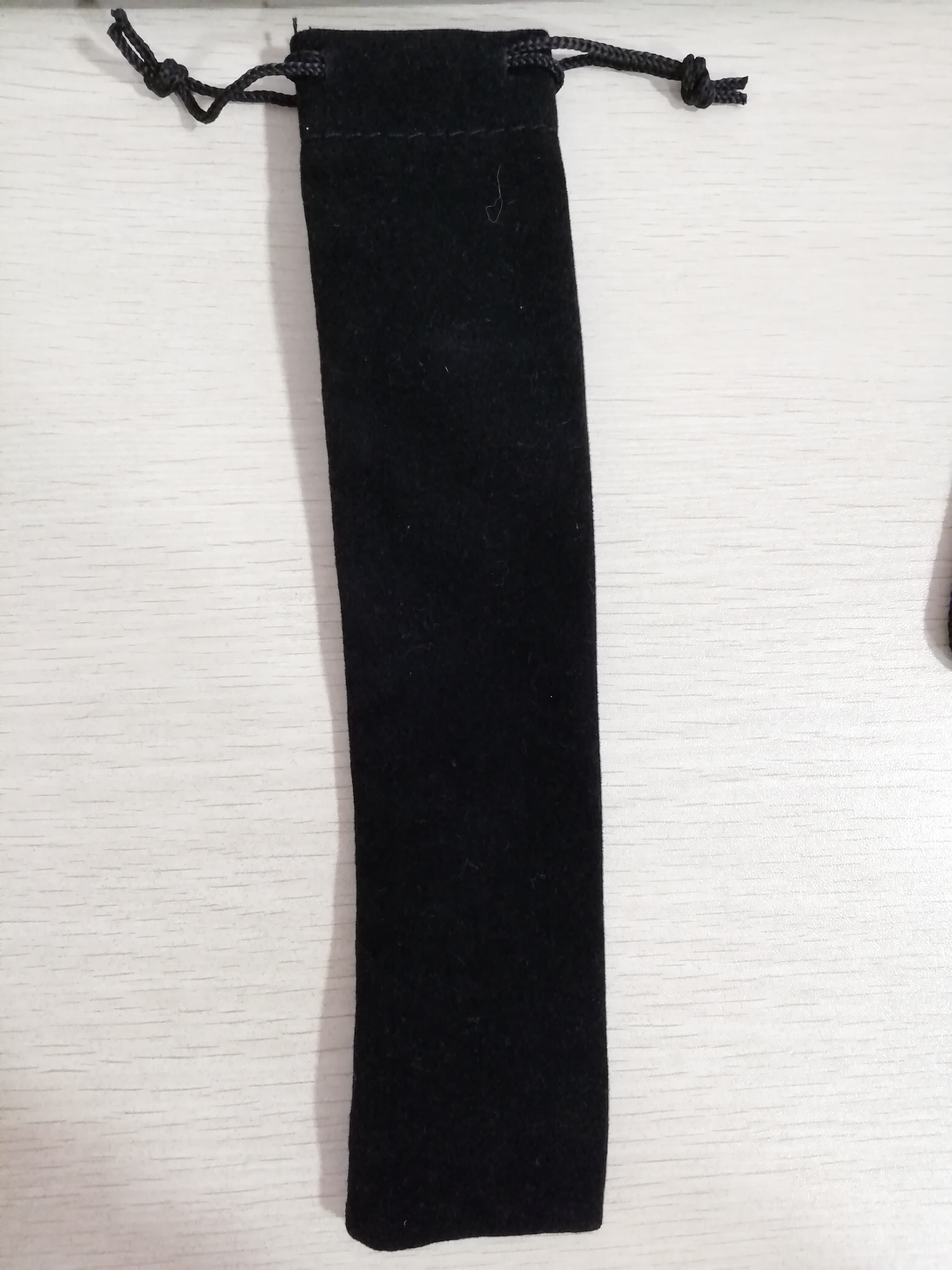 Bolso de terciopelo negro
