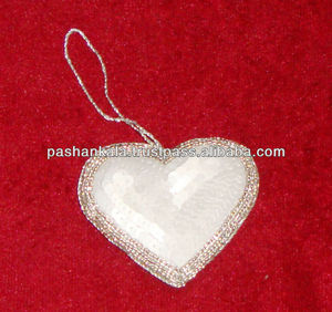 Ornements décoratifs en forme de cœur à suspendre pour sapin de Noël, brodés de perles - Product Image 1