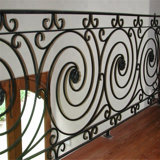 Красивые панели из кованого железа для лестницы
