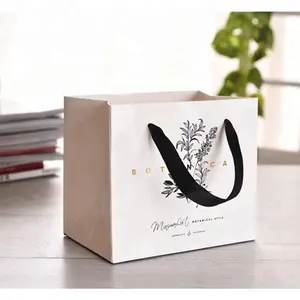 WZD1-1 taille Moyenne <span class=keywords><strong>noir</strong></span> impression feuille d'or estampage logo d'entreprise personnalisé cadeau <span class=keywords><strong>sac</strong></span> en papier - Product Image 1
