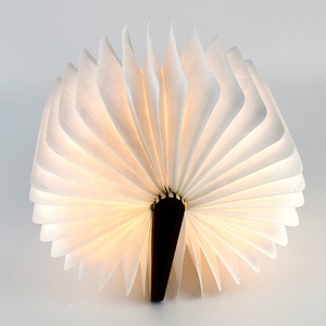 Elegante Lampada da Libro Pieghevole in Legno con LED a 3 Colori, Ricaricabile USB, Lampada da Tavolo Notturna per Regali di Compleanno, Capodanno e Natale per Bambini - Product Image 4