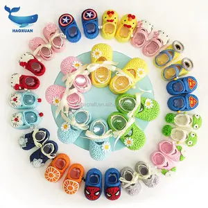 Gran calidad, variedad de bonitos zapatos de bebé de dibujos animados, hilo de dedos, hechos a mano, bolsa de Material para zapatos de bebé