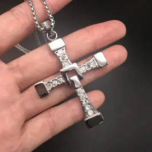 Mengkilap Polishing Kristal Zircon Inlay Cepat dan Marah Cross Liontin Kalung untuk Pria dan Wanita