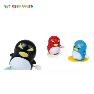 三种颜色为商店小礼物带来行走企鹅浴玩具