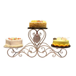 Nouveau support à <span class=keywords><strong>gâteau</strong></span> <span class=keywords><strong>d</strong></span>'<span class=keywords><strong>anniversaire</strong></span> en fer forgé créatif européen à trois étages en forme de cœur - Product Image 2