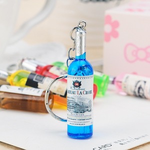 <span class=keywords><strong>Portachiavi</strong></span> con ciondolo <span class=keywords><strong>portachiavi</strong></span> per auto di alta qualità collegato a una mini bottiglia di birra all'ingrosso - Product Image 2