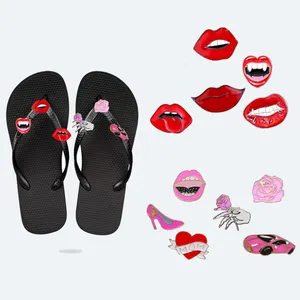 Tongs rouges à lèvres, 2022 pièces, breloques pour chaussures, accessoires, tasse de café, charme