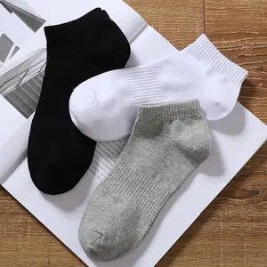 Atmungsaktive Baumwolle Custom Foot Tube Herren Sneaker Socken Knöchel Großhandel Fabrik Solid Casual Gestrickte 100% Baumwolle Sports ocken