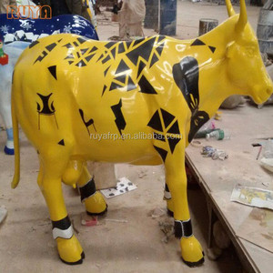 In fibra di vetro <span class=keywords><strong>mucca</strong></span> scultura a grandezza naturale pittura di colore per il parco del paesaggio <span class=keywords><strong>della</strong></span> decorazione
